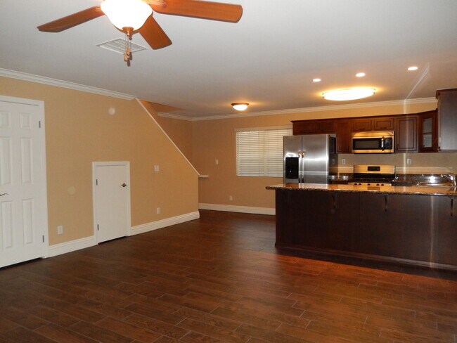 Building Photo - GORGEOUS TOWNHOME 3 BR, 2.5 BA, 2 CAR GARAGE