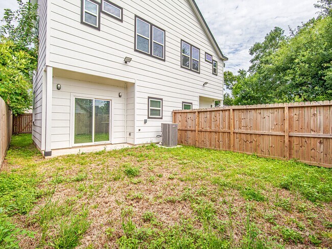 Building Photo - 6732 Goforth St