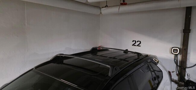 Building Photo - 3240 Netherland Ave