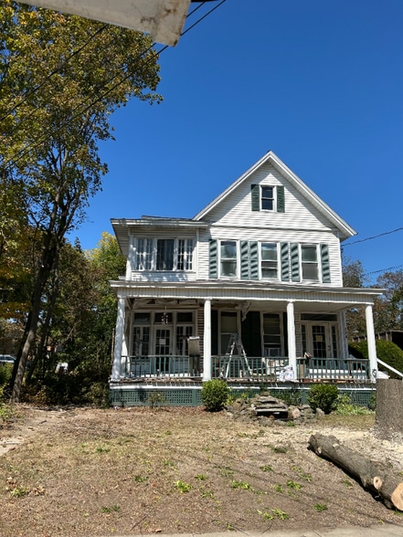 Primary Photo - 174 Main St