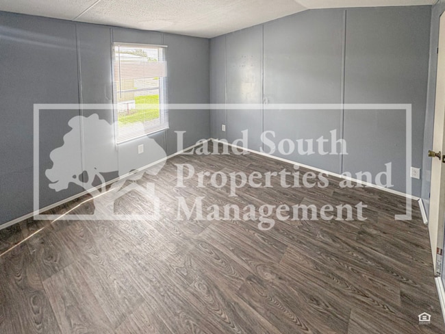 Building Photo - 425 Longfellow Blvd