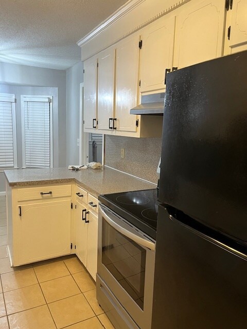 3 Bedroom 2 Bath Home for Rent with 1/3 acre yard in South Pinepoint Subdivision of West Ashley - 1934 Ivy Hall Rd