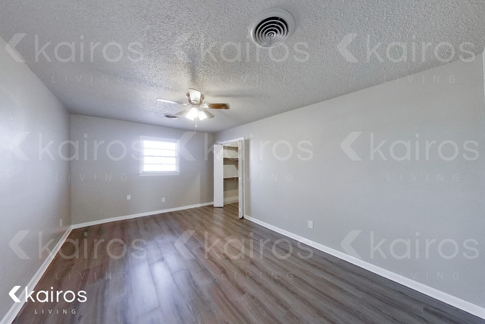 Building Photo - 2813 James Louis Dr
