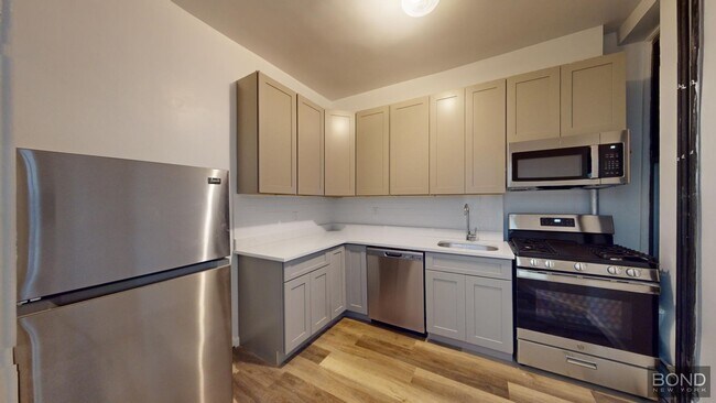 Primary Photo - 520 E 83rd St