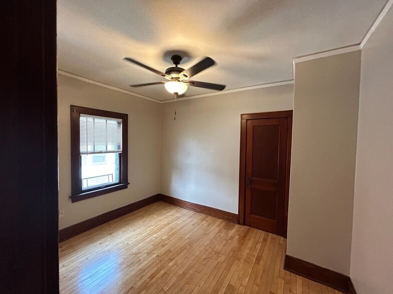 Building Photo - 1933 N Cambridge Ave