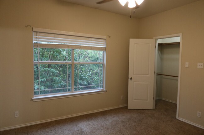 Building Photo - Now Pre-Leasing for Fall 2026–Spring 2027!