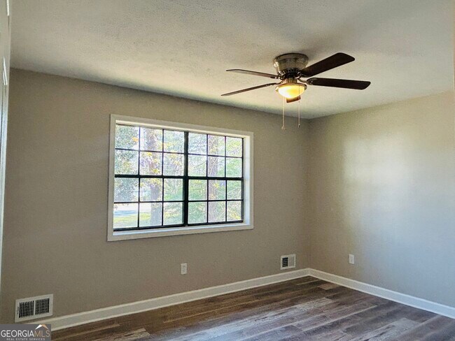 Building Photo - 6165 Radford Dr