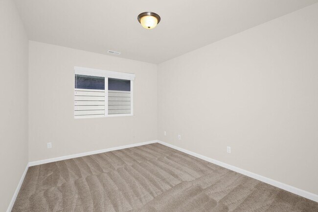 Building Photo - Gorgeous 4 Bedroom Lynnwood Home ready for December move-in!