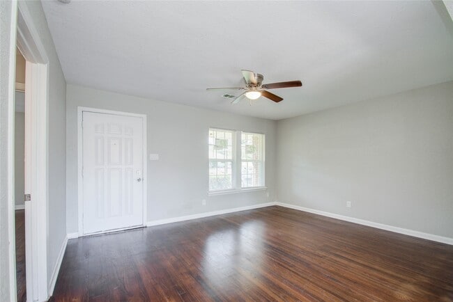 Building Photo - 10226 Envoy St