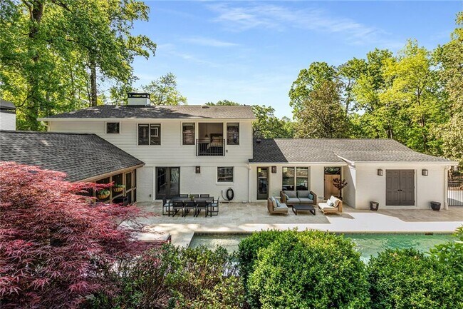 Building Photo - 1100 Kingston Dr NE