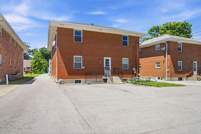 Building Photo - 119 McArthur Dr