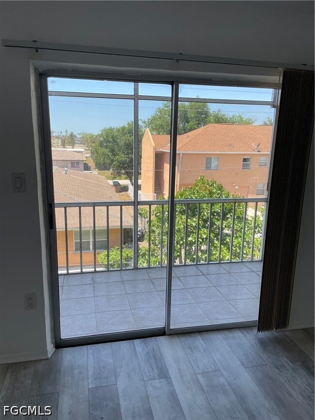 Building Photo - 4906 Victoria Dr