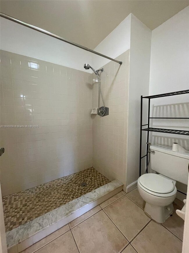 Building Photo - 493 Hardwood Pl