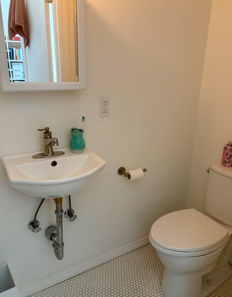 Bathroom with shower - 2026 N Oxford Ave