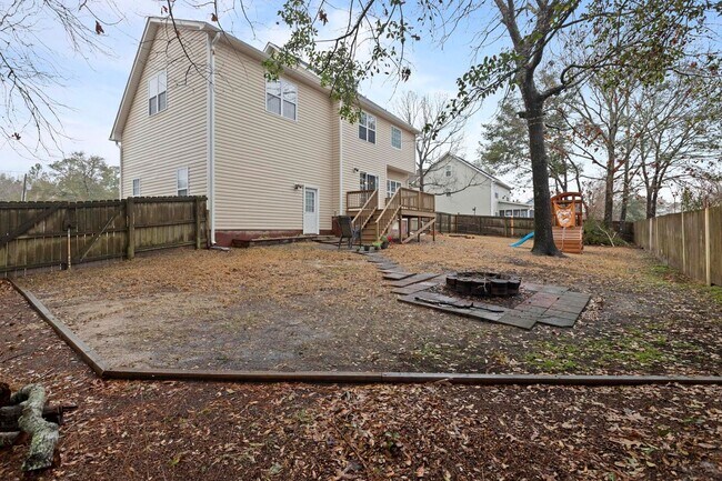 Building Photo - Home in Waterfront Community