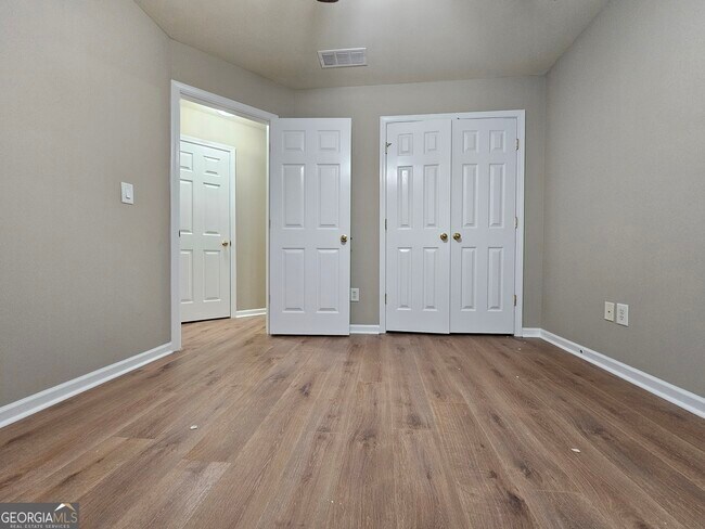 Building Photo - 6162 Deluna Way