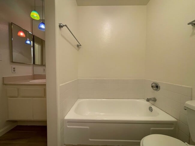 Building Photo - SHERMAN OAKS!!!: FANTASTIC 2 BEDROOM + 1 1...