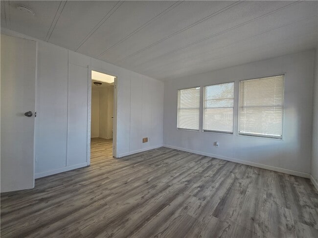 Building Photo - 906 Ramar Rd