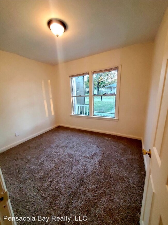 Building Photo - 3 br, 1 bath House - 42 Gloucester Ave