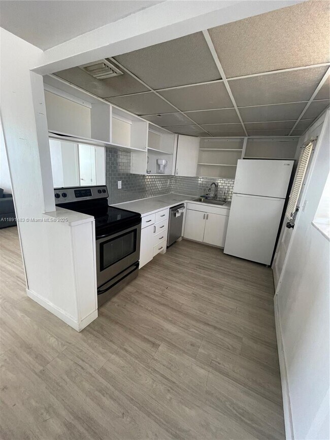 Building Photo - 2910 Point E Dr