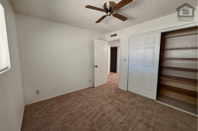 Building Photo - 3Bed/2Bath House at 55th Ave/Peoria Ave! Ready for Immediate Move-In! – NO HOA!