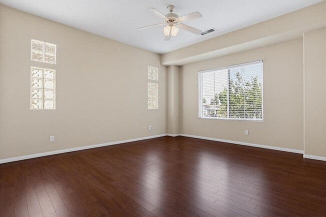 Building Photo - 3 Bedroom Home Available Now!