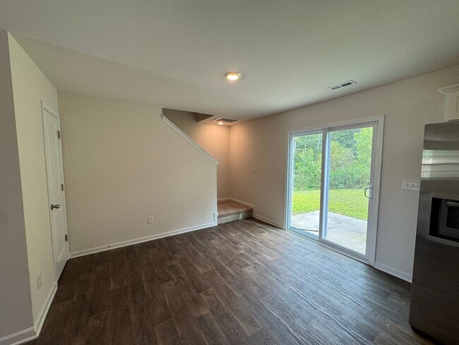 Building Photo - Move-in Ready with **Move-in Special** $25...