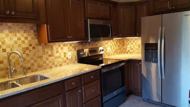 Building Photo - 794 Tanner Rd