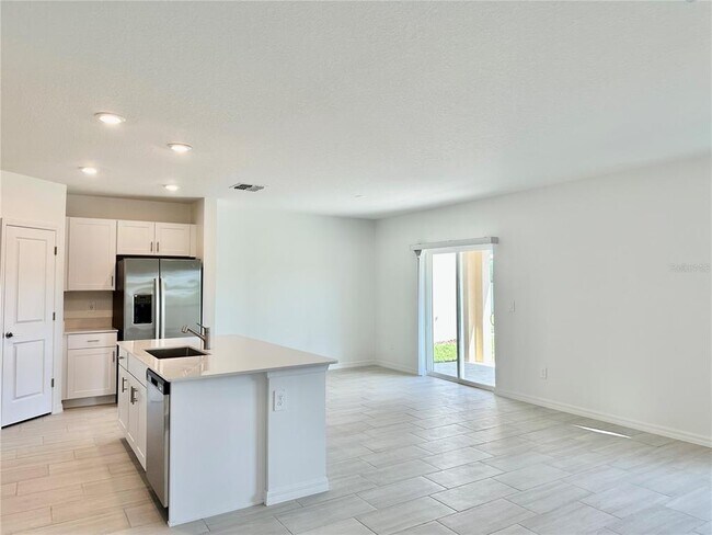 Building Photo - 17761 Pleasantview Blvd