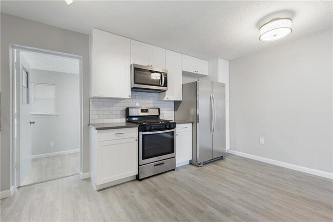 Building Photo - 4806 Pecan Springs Rd