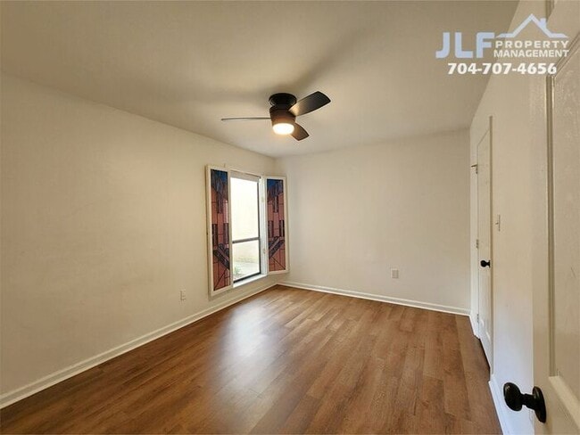 Building Photo - Great 2 bed/2 bath Condo in Convenient Charlotte Area!