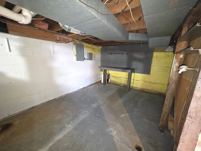 Building Photo - 3 Bed 1 Bath Single Family Home in Wiscons...