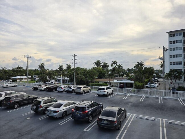 Building Photo - 2715 N Ocean Blvd