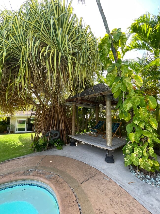 Building Photo - 456 Portlock Rd
