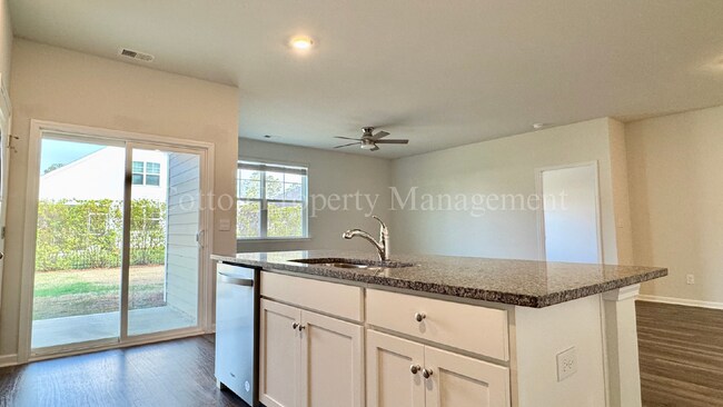 Building Photo - 2516 Centerway Ln