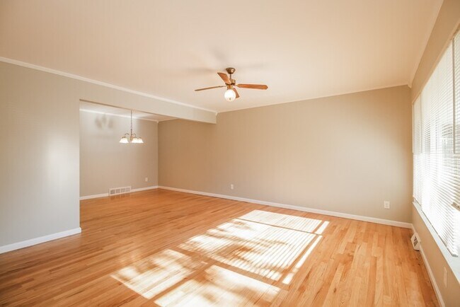 Building Photo - 1148 Lanette Dr