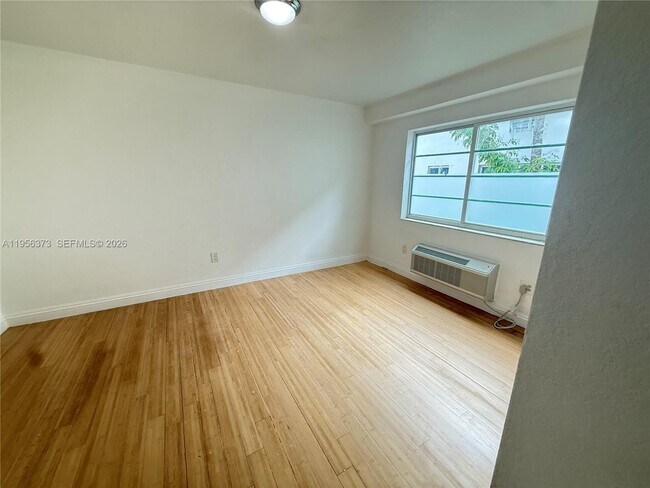 Building Photo - 6930 Rue Vendome