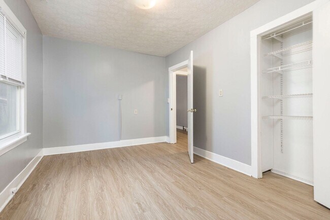 Building Photo - 4060 La Salle Ave