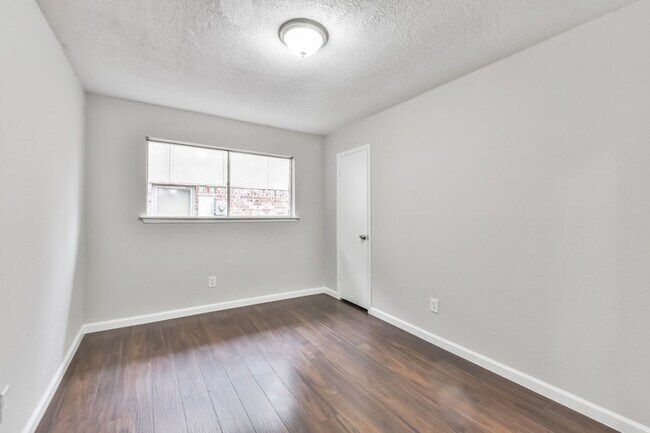 Building Photo - 9718 John Bank Dr