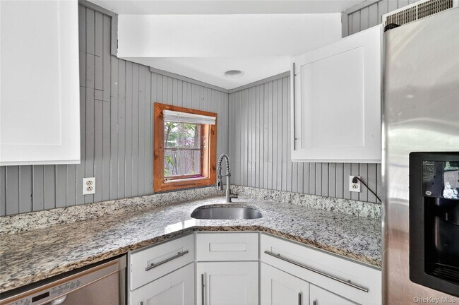 Building Photo - 79 Quaker Hill Rd