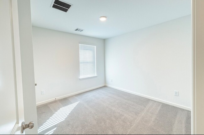 Building Photo - 9638 Lily Vis Ln