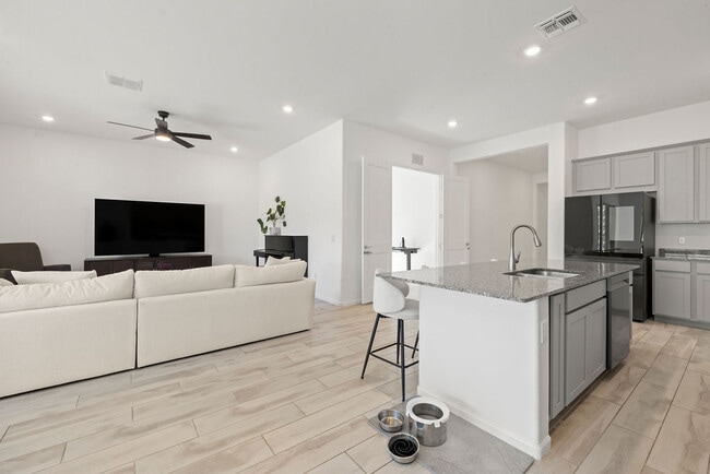 Building Photo - 17617 S Ridgerunner Dr