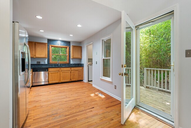 Building Photo - 1502 Hollywood St