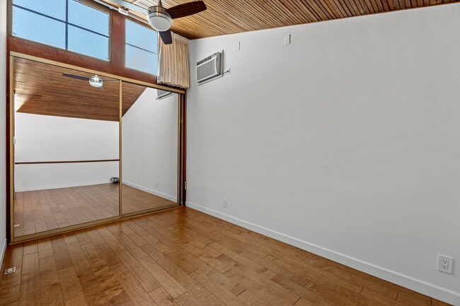 Building Photo - 267 S Church Ln