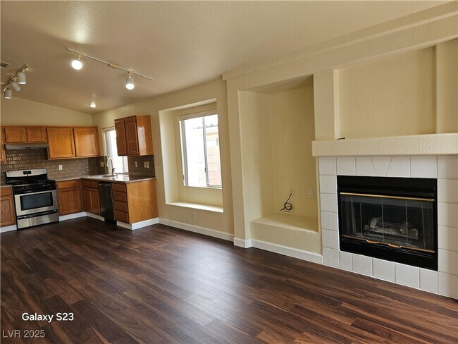 Building Photo - 916 Autumn Royal Ln