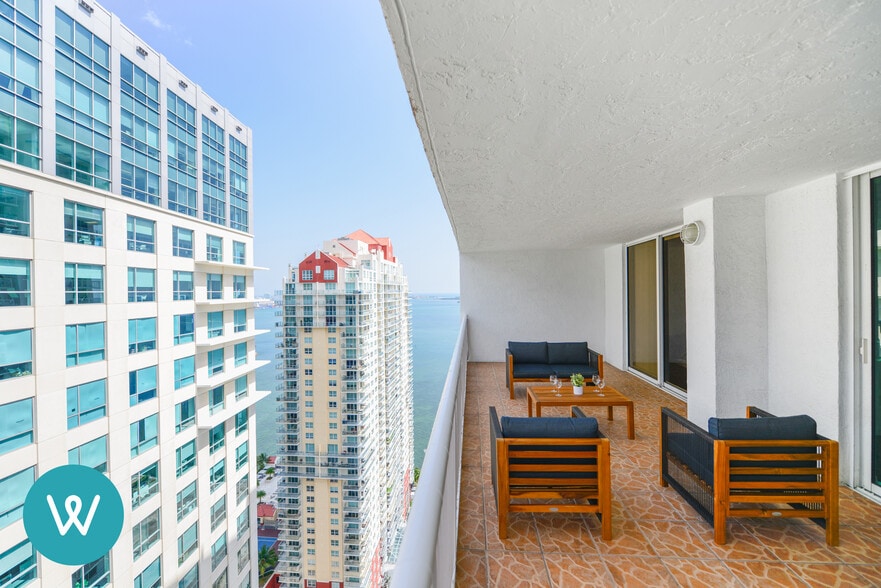 Building Photo - 1200 Brickell Bay Dr