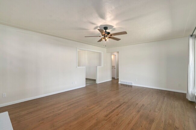 Building Photo - 1726 Cameo