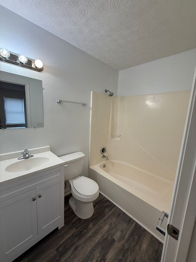 Building Photo - 111/113 Vintage Ct