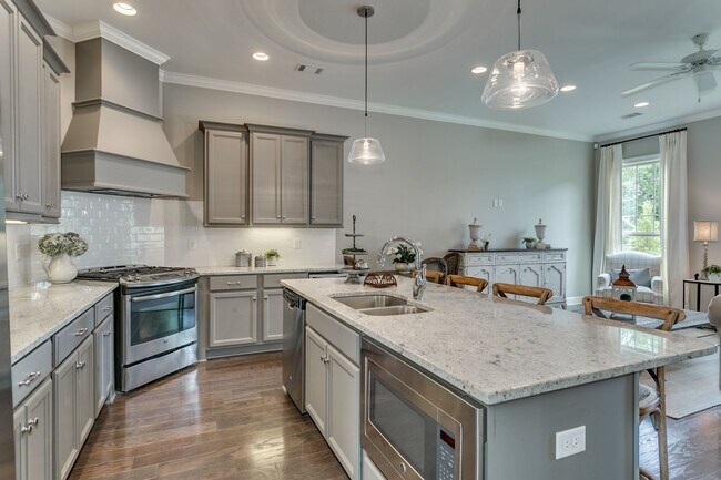 Building Photo - Pinnacle Park Townhomes -- Furnished, Utilities Included