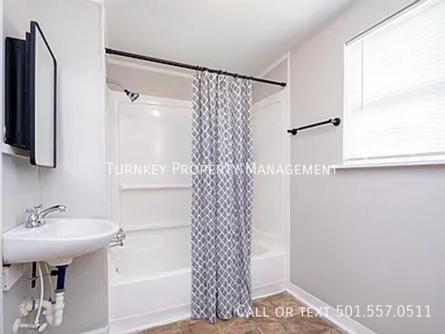 Building Photo - 1023 S Booker St